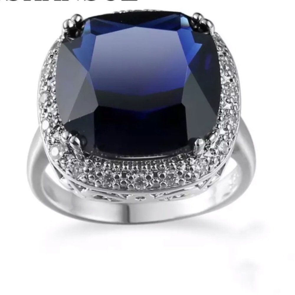 Stunning Sapphire and Sterling Silver Ring - Picture 3 of 3